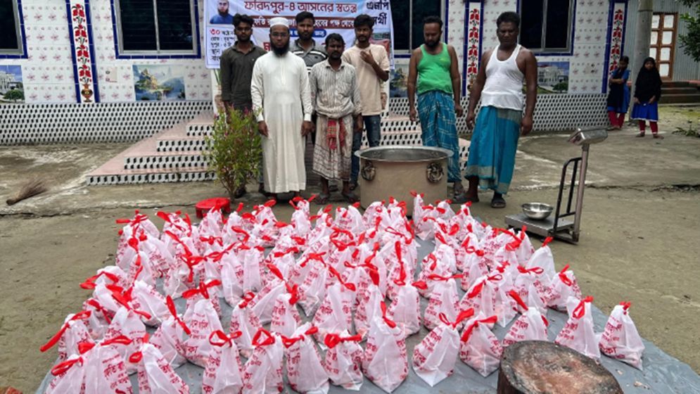 এক টাকা কেজিতে গরুর মাংস বিক্রি