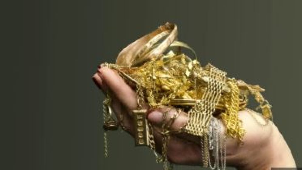 দেশের বাজারে কমলো স্বর্ণের দাম, ভরি কত?