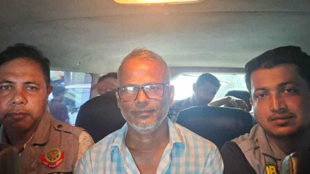 পালিয়ে ঢাকায় এসেও শেষ রক্ষা হলো না আ.লীগ নেতার, ডিবির হাতে ধরা