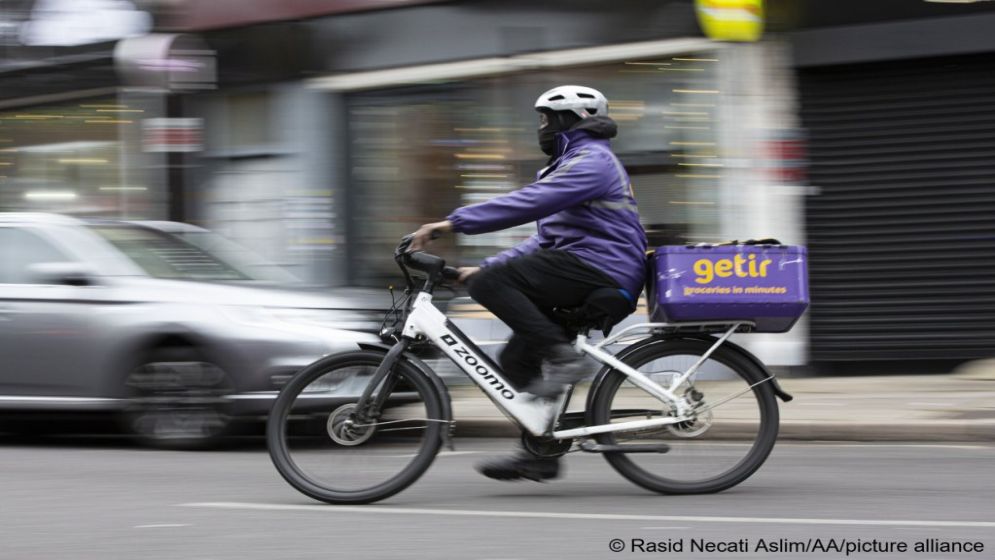 অবৈধভাবে কাজের সুযোগ বন্ধে যুক্তরাজ্যে আসছে ডিজিটাল আইডি