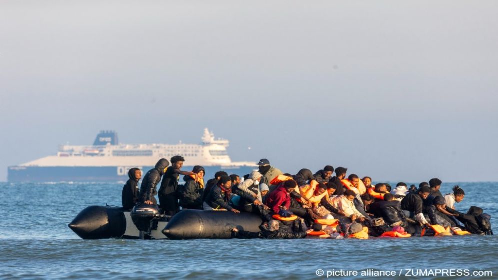 ব্রিটেনে আশ্রয়প্রার্থীদের আবাসনে বিশৃঙ্খলা, শত কোটি পাউন্ড অপচয়