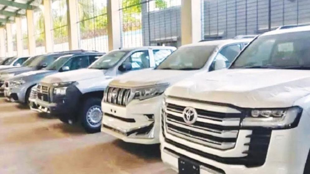 শুল্কের গ্যাঁড়াকলে ৩০ এমপির গাড়ি