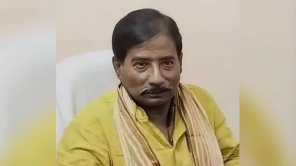 ‘ভোটে জিতলে দুই বাংলা এক হয়ে যাবে, কাঁটাতার রাখবো না’