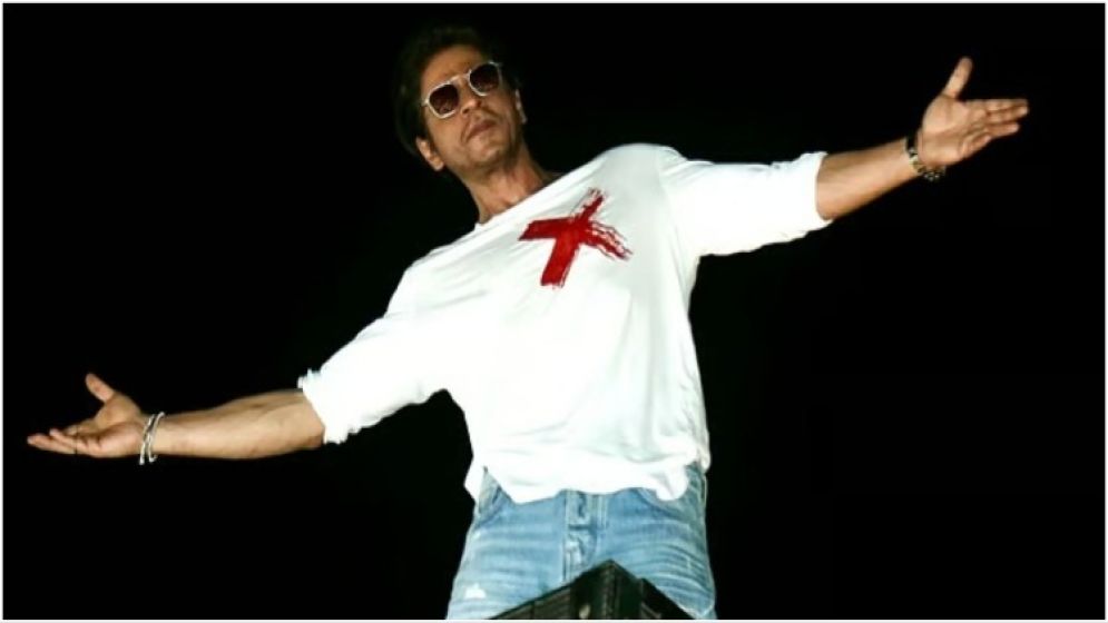 দেখা দিলেন না শাহরুখ খান, হতাশ হয়েই ফিরে গেলেন ভক্তরা