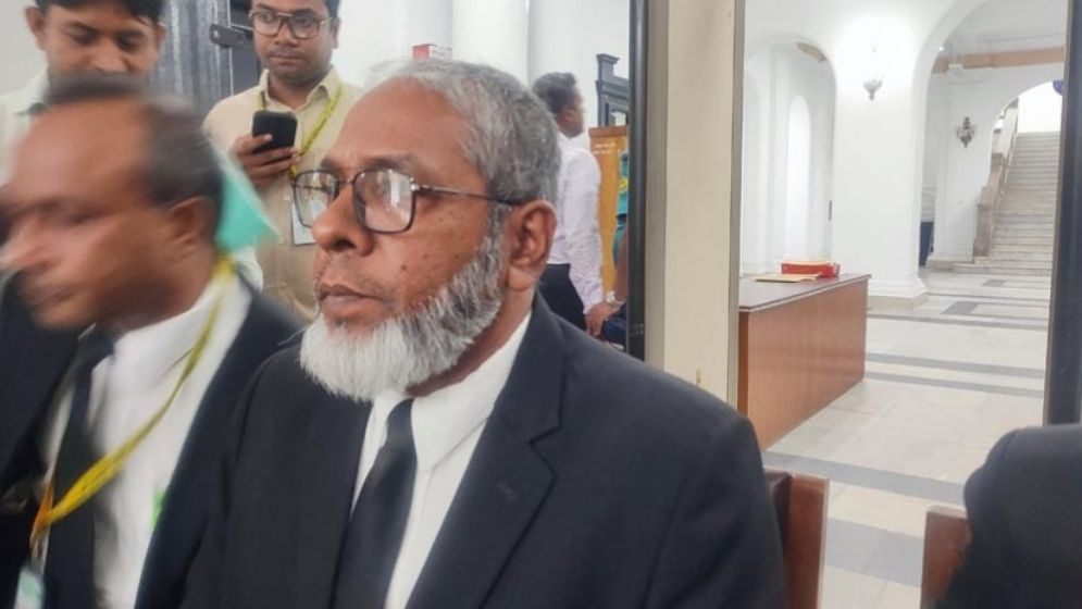 ‘আপনি বেশি কথা বলেন, আদালত বিব্রত হয়’