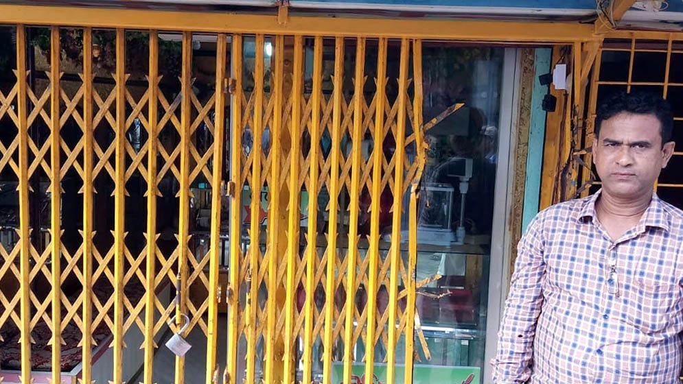 ঠেকাতে আসা ৭ নারী-পুরুষকে বেঁধে স্বর্ণের দোকানে ডাকাতি