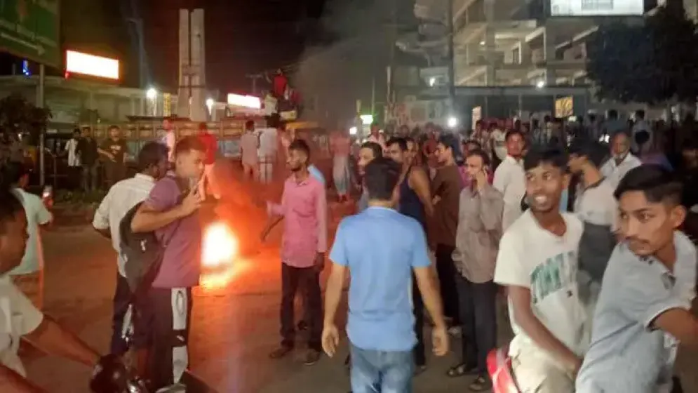 মনোনয়ন না পাওয়ায় ঢাকা-চট্টগ্রাম মহাসড়কে অবরোধ-অগ্নিসংযোগ