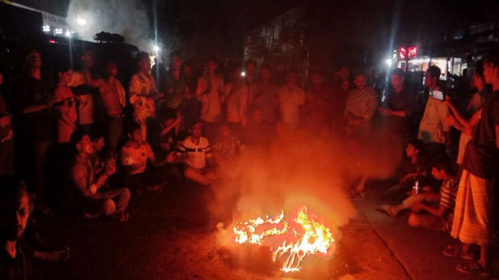 সীতাকুণ্ডে বিএনপির মনোনয়ন বঞ্চিতের সমর্থকদের রেললাইন অবরোধ