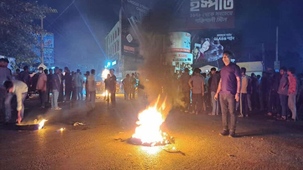 মনোনয়ন না পাওয়ায় কুষ্টিয়ায় বিএনপি নেতার সমর্থকদের বিক্ষোভ-অবরোধ