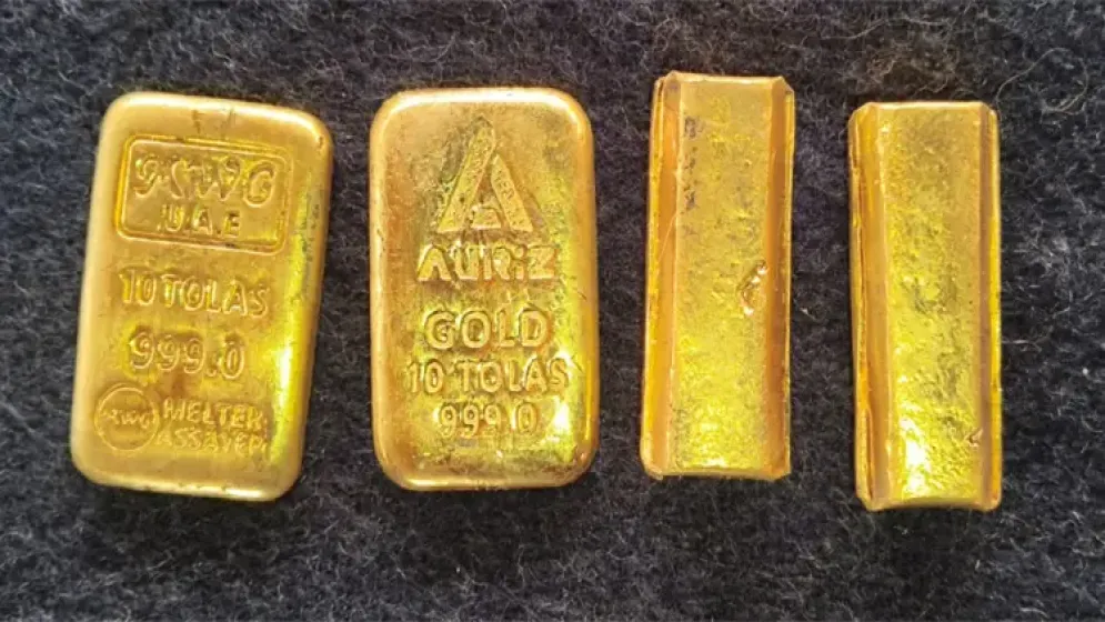 ভারত-বাংলাদেশ সীমান্ত থেকে প্রায় ৭৬ লাখ টাকার সোনা জব্দ