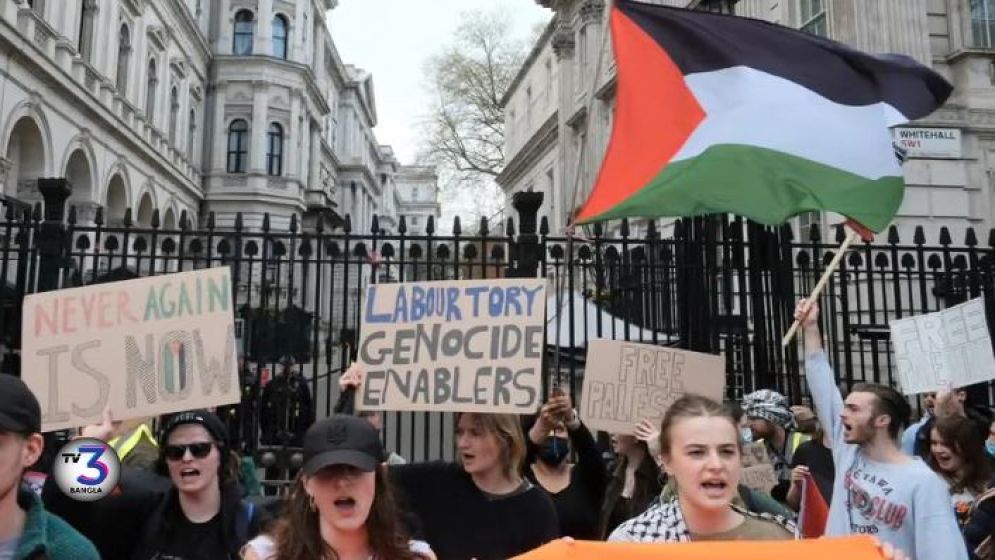 যুক্তরাজ্যে এমপিদের বাড়ির সামনে বিক্ষোভে ছয় মাস জেল