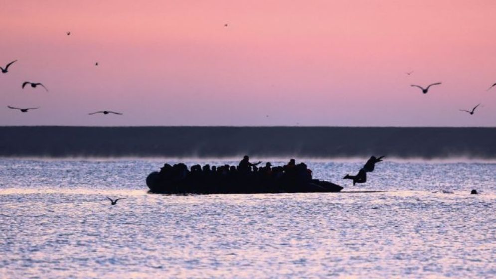 ইংলিশ চ্যানেলে অভিবাসী পারাপারে দীর্ঘ বিরতি