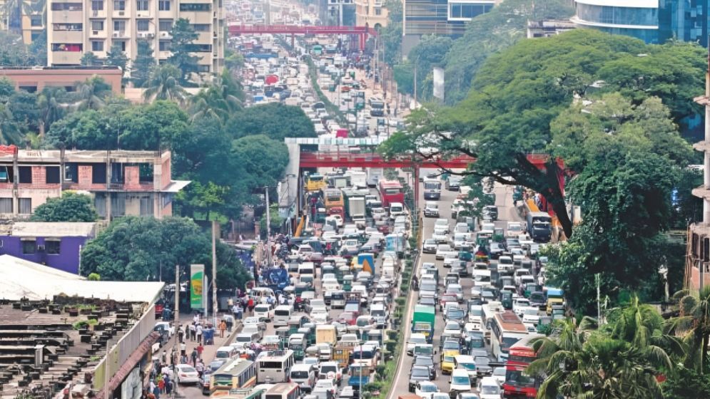 রাজধানীর যেসব সড়ক এড়িয়ে চলবেন আজ