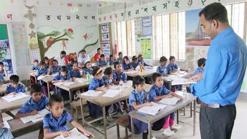 ধূমপায়ীরা প্রাথমিকের শিক্ষক পদে আবেদন করতে পারবেন না