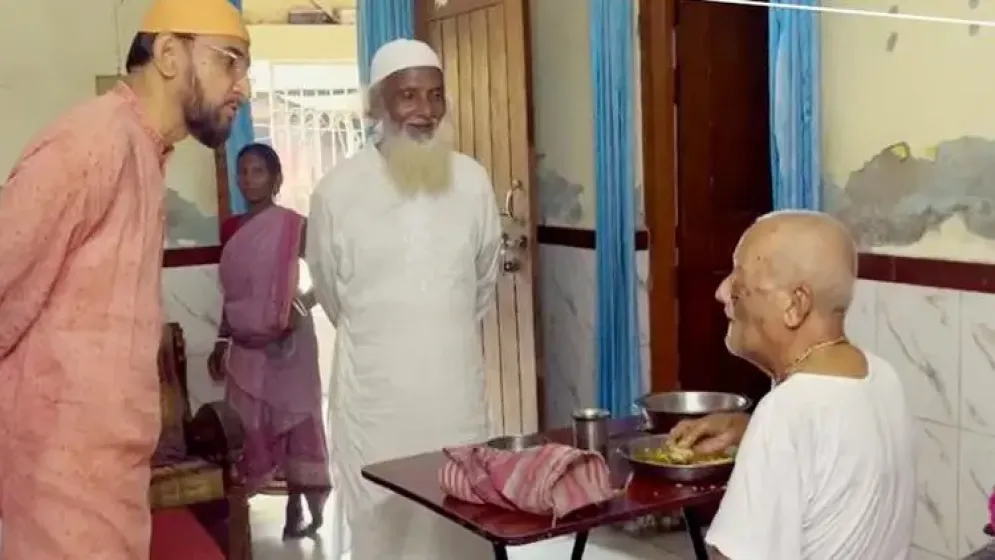 ‘মনোনয়ন পেয়েই’ আ’লীগ নেতার বাসায় ছুটে গেলেন বিএনপির প্রার্থী