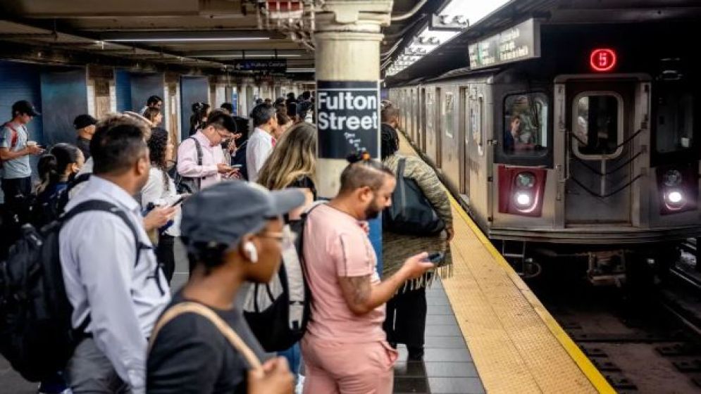 নিউইয়র্ক সাবওয়েতে প্রতিদিন ৪.৫ মিলিয়নেরও বেশি যাত্রী