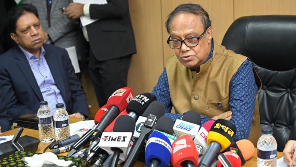 ৫ ব্যাংকের শেয়ার এখন শূন্যমূল্যের, কেউ ক্ষতিপূরণ পাবেন না: গভর্নর