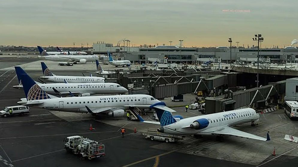 রেকর্ড শাটডাউনে অচল যুক্তরাষ্ট্রের বিমানবন্দর, হাজারো ফ্লাইট বাতিল