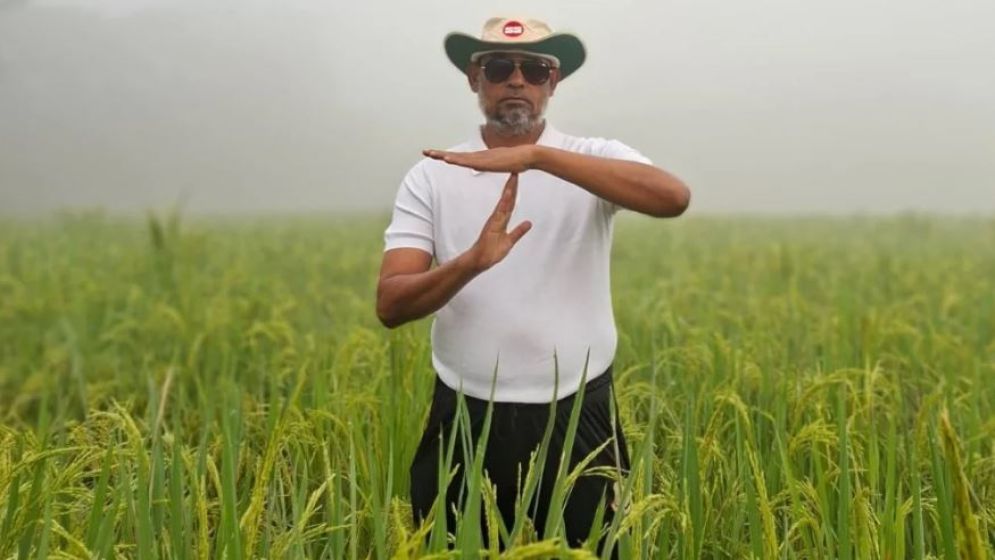 মনোনয়ন না পেয়ে ধানক্ষেতে ‘রিভিউ’ দেখালেন বিএনপি নেতা