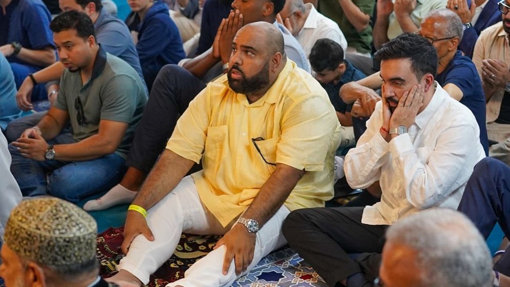 মেয়র হওয়ার পর প্রথম সফরে গিয়ে জুমার নামাজ আদায় করলেন মামদানি