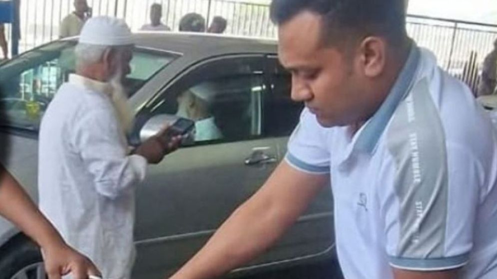 দুবাই থেকে ফিরে বিমানবন্দরেই ধরা ছাত্রলীগ নেতা