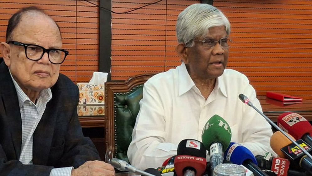 পাঁচ ব্যাংকের শেয়ার মূল্য বিষয়ে গভর্নরের সিদ্ধান্ত চূড়ান্ত নয়