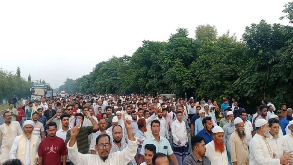 বিএনপি প্রার্থীর মনোনয়ন স্থগিতাদেশ প্রত্যাহারের দাবিতে বিক্ষোভ