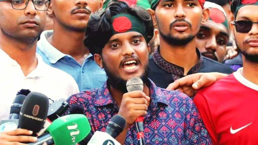 দিনে গলাবাজি করা এক নেতা রাতে বিএনপি নেতাদের বাসায় গিয়ে ধরনা দেন