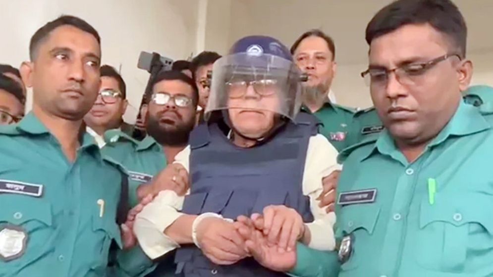 পুলিশকে ‘বেশি লাফাচ্ছ’ বললেন কামরুল