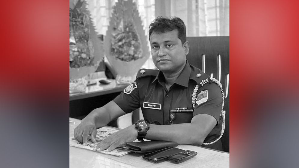 লাইফ সাপোর্টে দুদিন, হার মানলেন ওসি সিরাজুল!