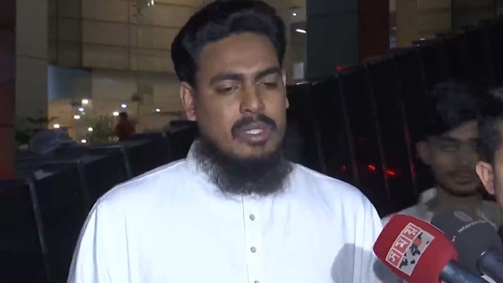 এতো মারছে যে ২ সপ্তাহ হাঁটু গেড়ে সিজদা দিতে পারি নাই: আখতার