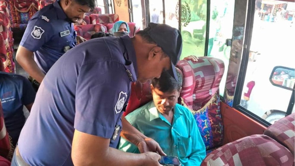 আ.লীগের ডাকা ‘লকডাউন’ কর্মসূচি ঘিরে ঢাকার প্রবেশপথে চেকপোস্ট, যানবাহনে তল্লাশি