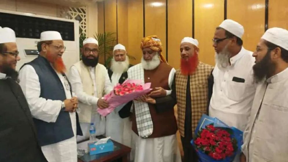 বাংলাদেশে এসেছেন মুসলিম বিশ্বের প্রভাবশালী আলেম মুফতি ফজলুর রহমান