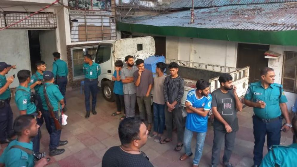 সাবেক মন্ত্রী নওফেলের বাসায় পুলিশের অভিযান, আটক ৬