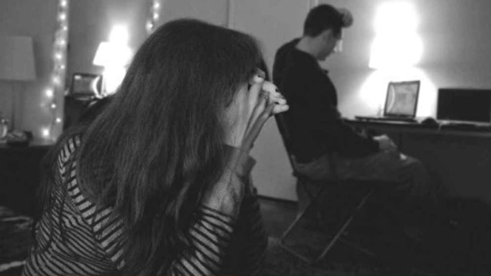 স্বামীর পর্ন আসক্তি ধরে ফেললেন স্ত্রী, এরপর যা ঘটল