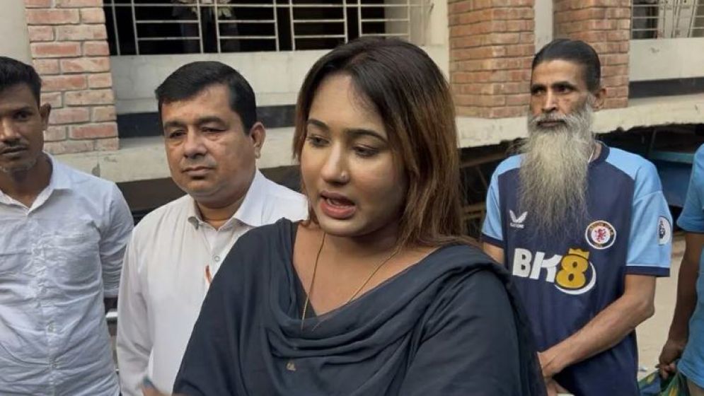 যে অভিযোগ এনে কাঠগড়ায় অঝোরে কাঁদলেন রিয়া মনি