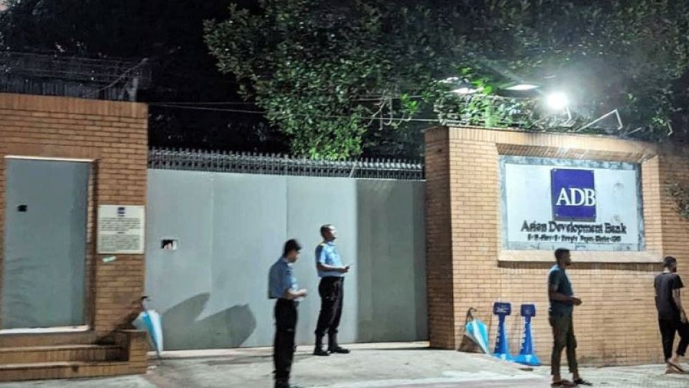 এডিবি ভবনের সামনে ককটেল বিস্ফোরণ