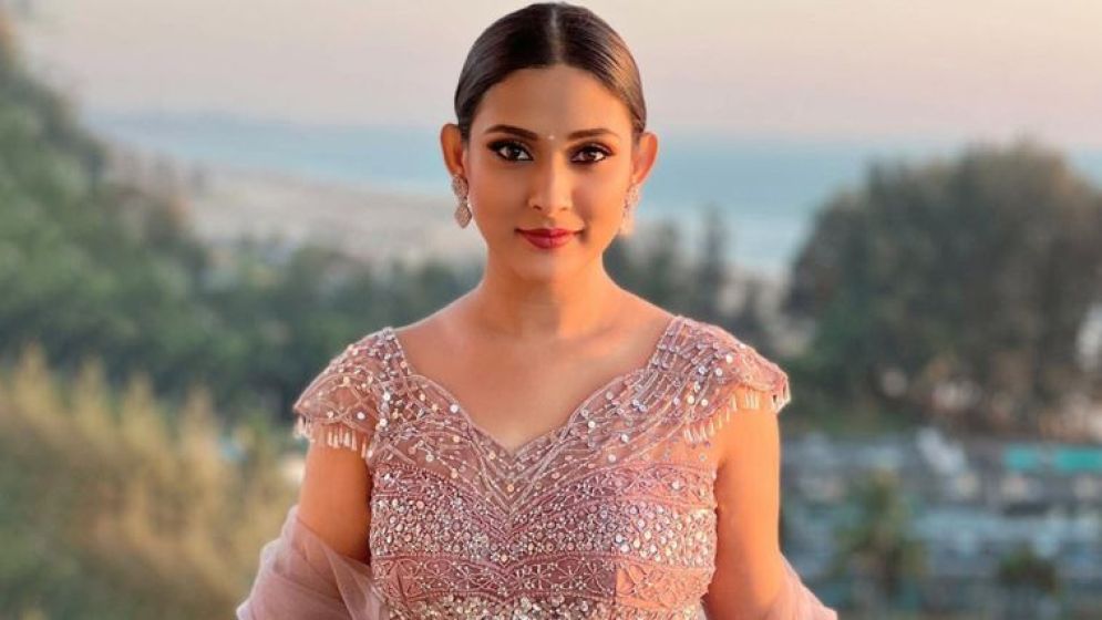 মেহজাবীনের বিরুদ্ধে গ্রেপ্তারি পরোয়ানা