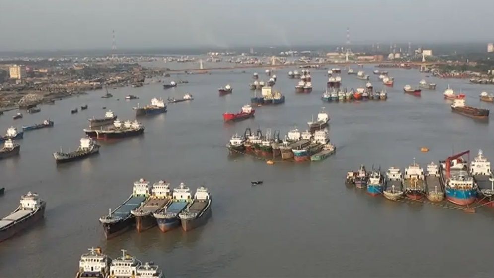 যে কোনো সময় বন্ধ হতে পারে জাহাজ চলাচল