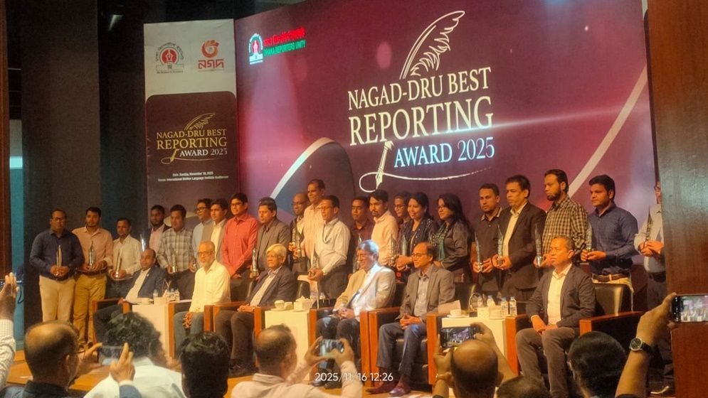 সেরা রিপোর্টিং পুরস্কার পেলেন ২৬ সাংবাদিক