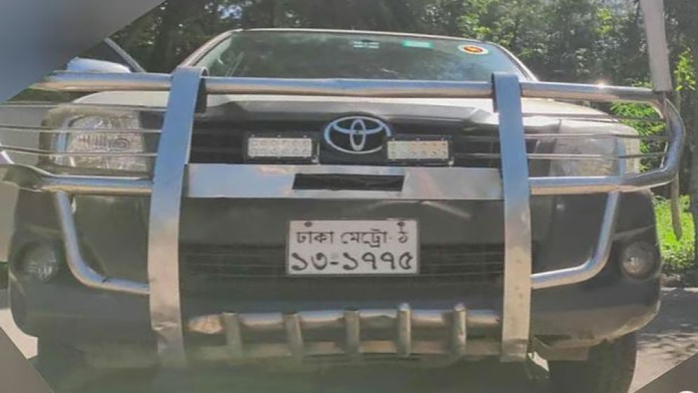 সরকারি গাড়ি ব্যবহার করে নিয়োগ পরীক্ষায় অংশ নিলেন উপদেষ্টার এপিএস