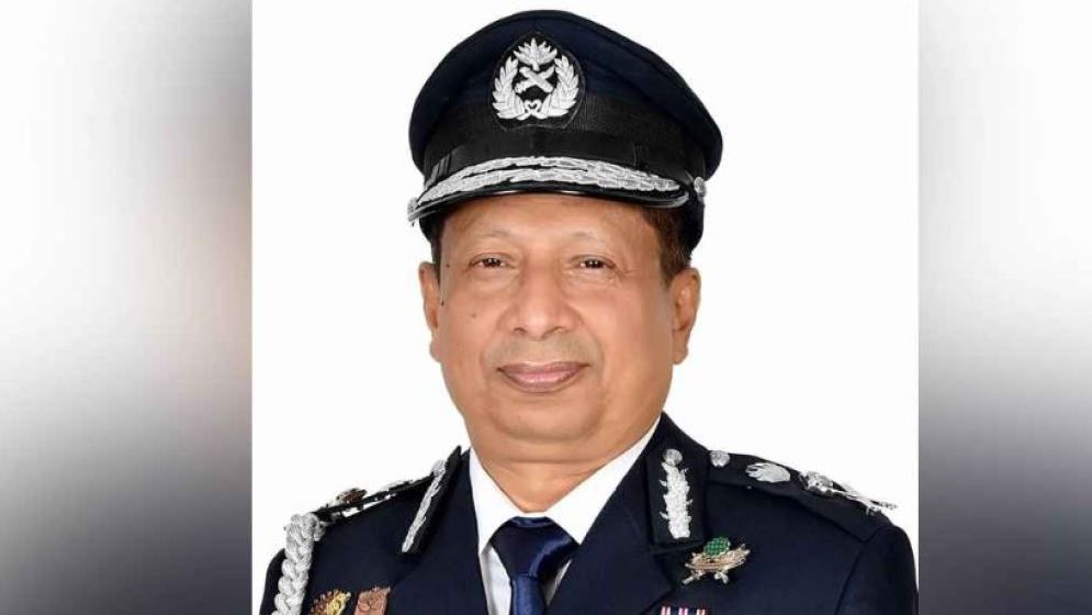 বিমর্ষ মুখে চুপচাপ রায় শুনছেন চৌধুরী আব্দুল্লাহ আল মামুন