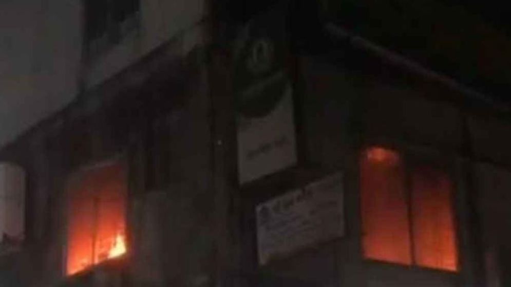 ইসলামী ব্যাংকে ভয়াবহ আগুন