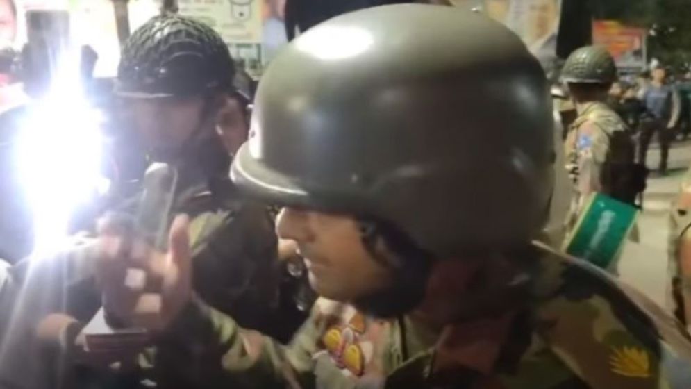 ‘অসভ্য জাতিরা বাড়ি-ঘর ভাঙে’, সেনাসদস্যের বক্তব্য ভাইরাল