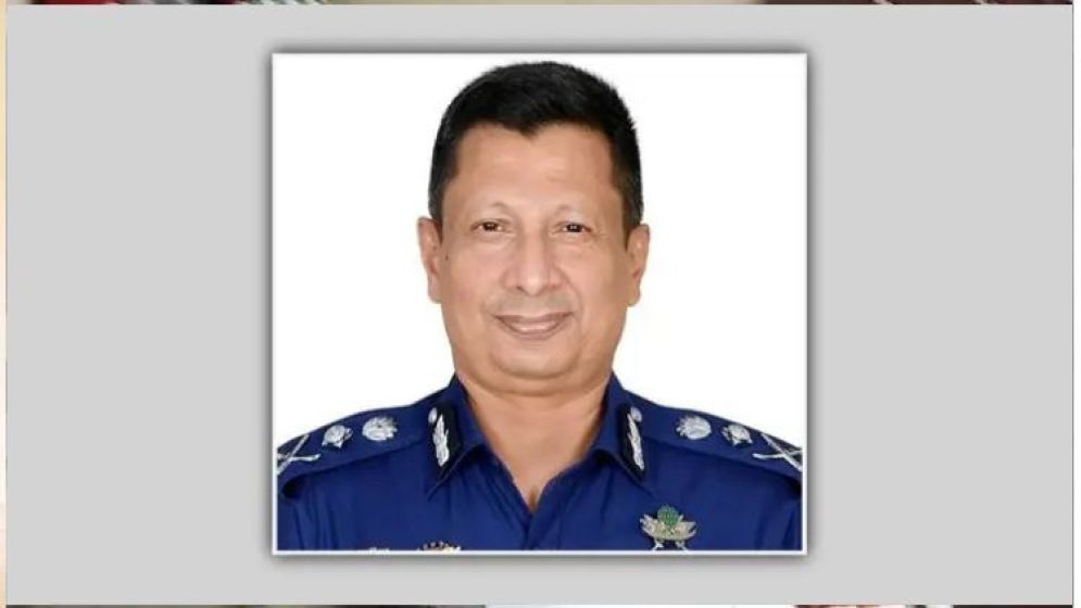 রায় ঘোষণার সময় কাঠগড়ায় তসবিহ জপেন সাবেক আইজিপি মামুন