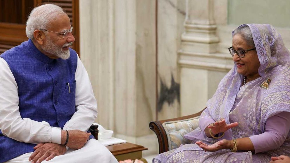 দুই উপায়ে হাসিনাকে দেশে ফেরানো যেতে পারে