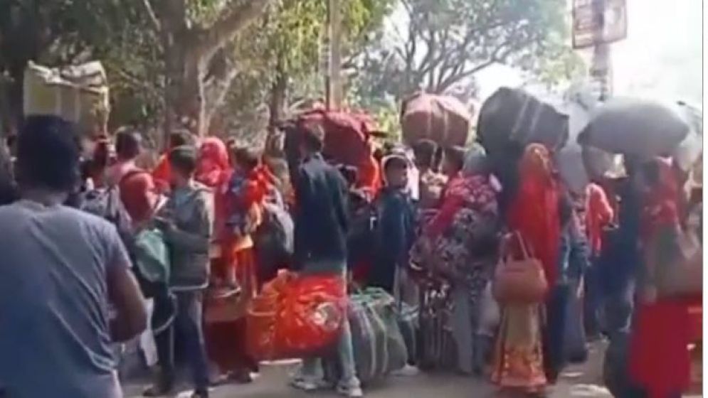 ভারত থেকে বাংলাদেশে ফেরার পথে ৩০০ জন আটক