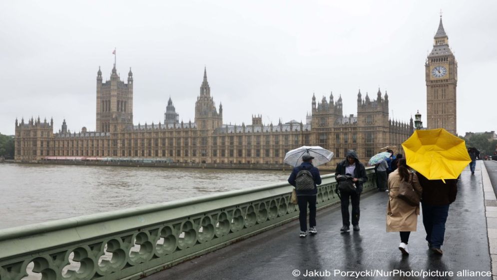 যুক্তরাজ্যে ভিসা ইস্যু কমেছে ৩২ শতাংশ