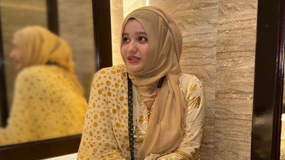 ডাকসু নেত্রী রাফিয়ার বাড়িতে আগুন, ককটেল বিস্ফোরণ