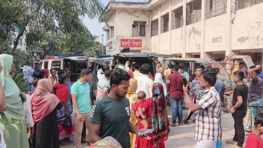 গাজীপুরে ভূমিকম্প আতঙ্কে রাস্তায় মানুষ, আহত ৬ শতাধিক